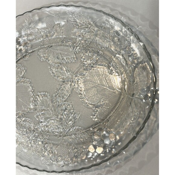 Vintage Oval Glass Serving Platter – Grape & Leaf Pattern – 18"x13.5" – Elegant - Picture 4 of 10